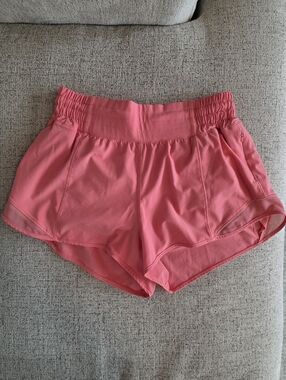 Sunset Hotty Hot Shorts High Rise 2.5 Inseam Lululemon Size 6